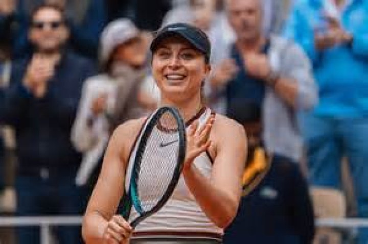 Tennis Beauty Paula Badosas Bold and Courageous Photo Sparks Sizzling ReactionsFrom Boyfriend, C |